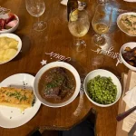 Repas convivial à côté de chez vous