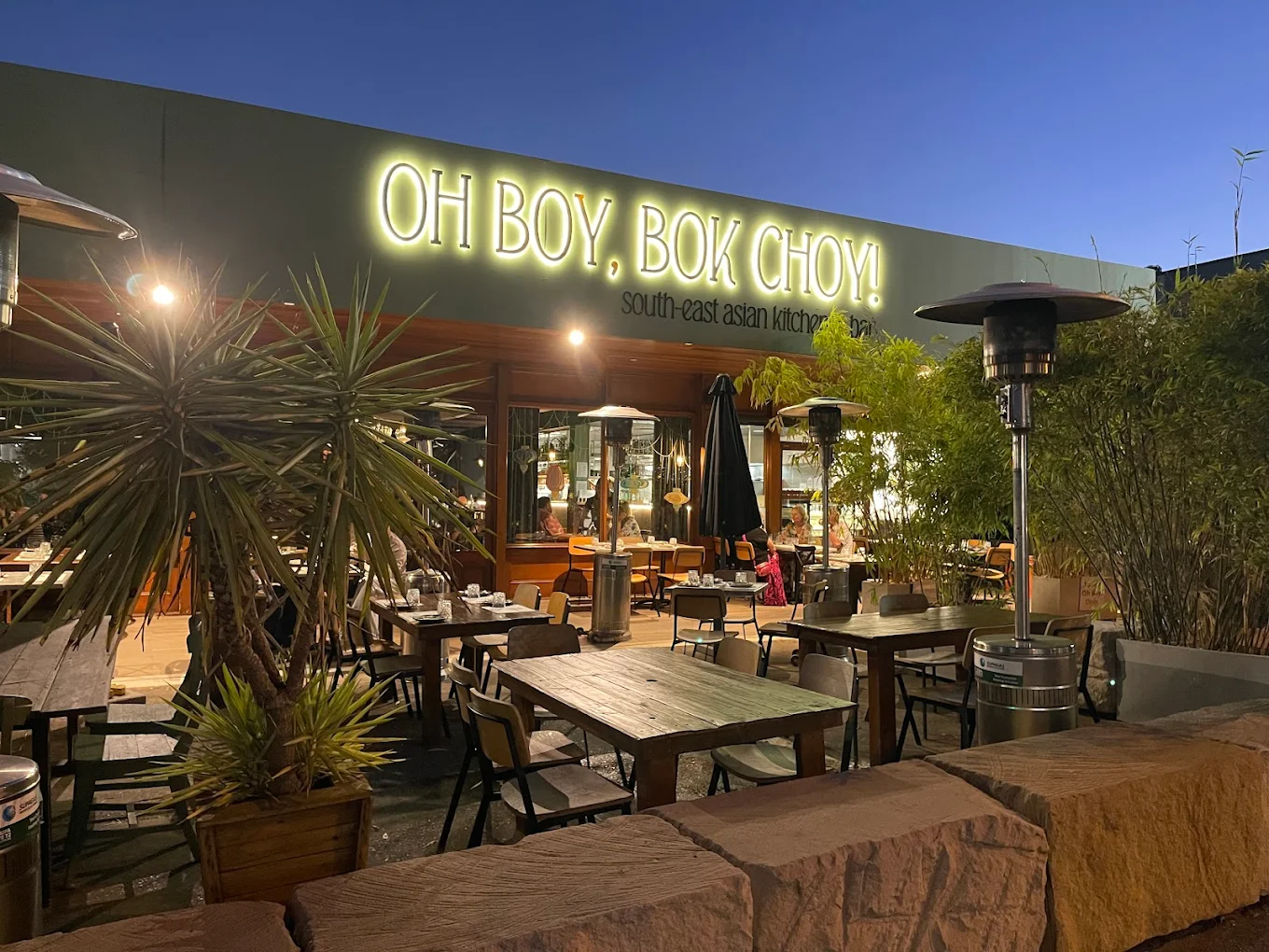 Repas convivial à côté de chez vous